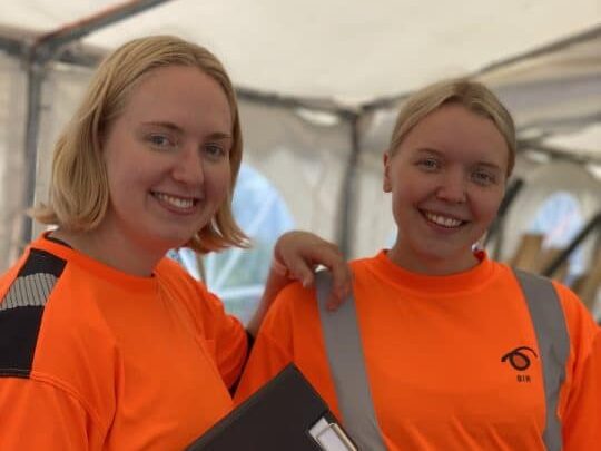 To av ReDu-studentene som har jobbet med BIRs kartleggingsprosjekt denne sommeren, (f.v.) Astrid Steine Børve og Marit Ommundsen Sæther.