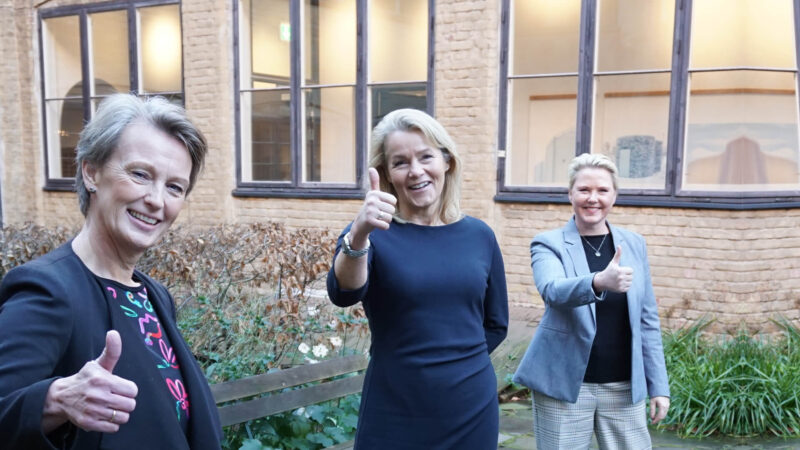 Elisabeth Heggelund Tørstad (adm.dir. i Asplan Viak), Stine Nygaard (Daglig leder Klimapartnere Viken) og Anne Beathe Tvinnereim (Fylkesråd for plan, klima og miljø i Viken.