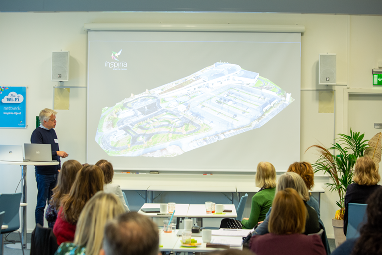 Bilde av presentasjon «Smart ladepark for el-biler» fra Inspirias administrerende direktør, Geir Endregaard