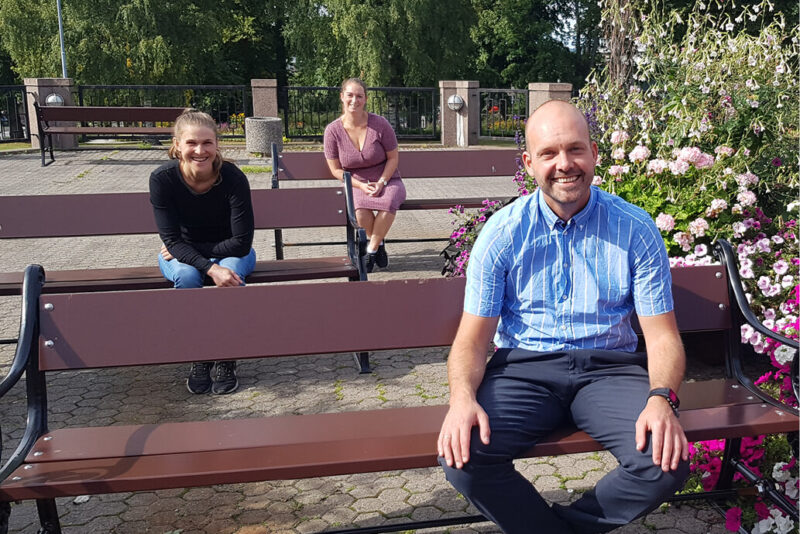 Ordfører Sindre Martinsen-Evje fremst, bak ham (f.v.) Kristine Molkersrød og Elizabeth Austdal Paulen, begge klima- og miljørådgivere.